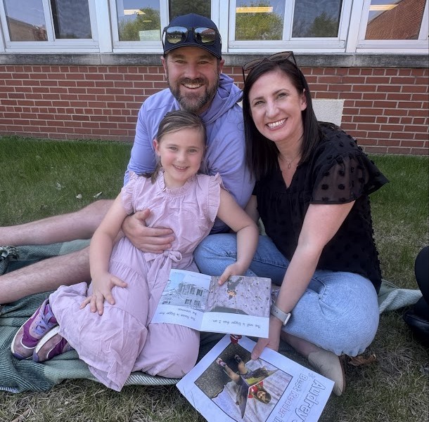  Reading Cafe Draws Shirley Hills Kindergarten Families